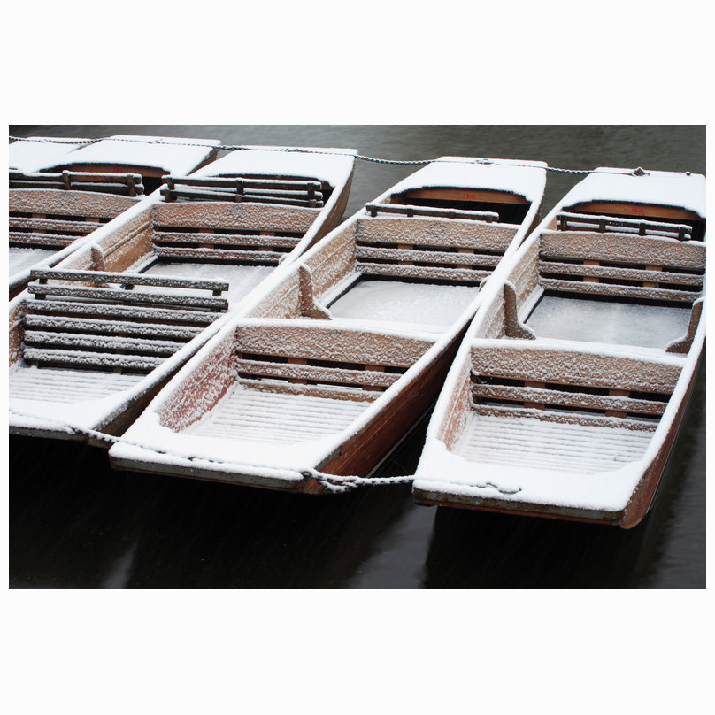 Snowy punts